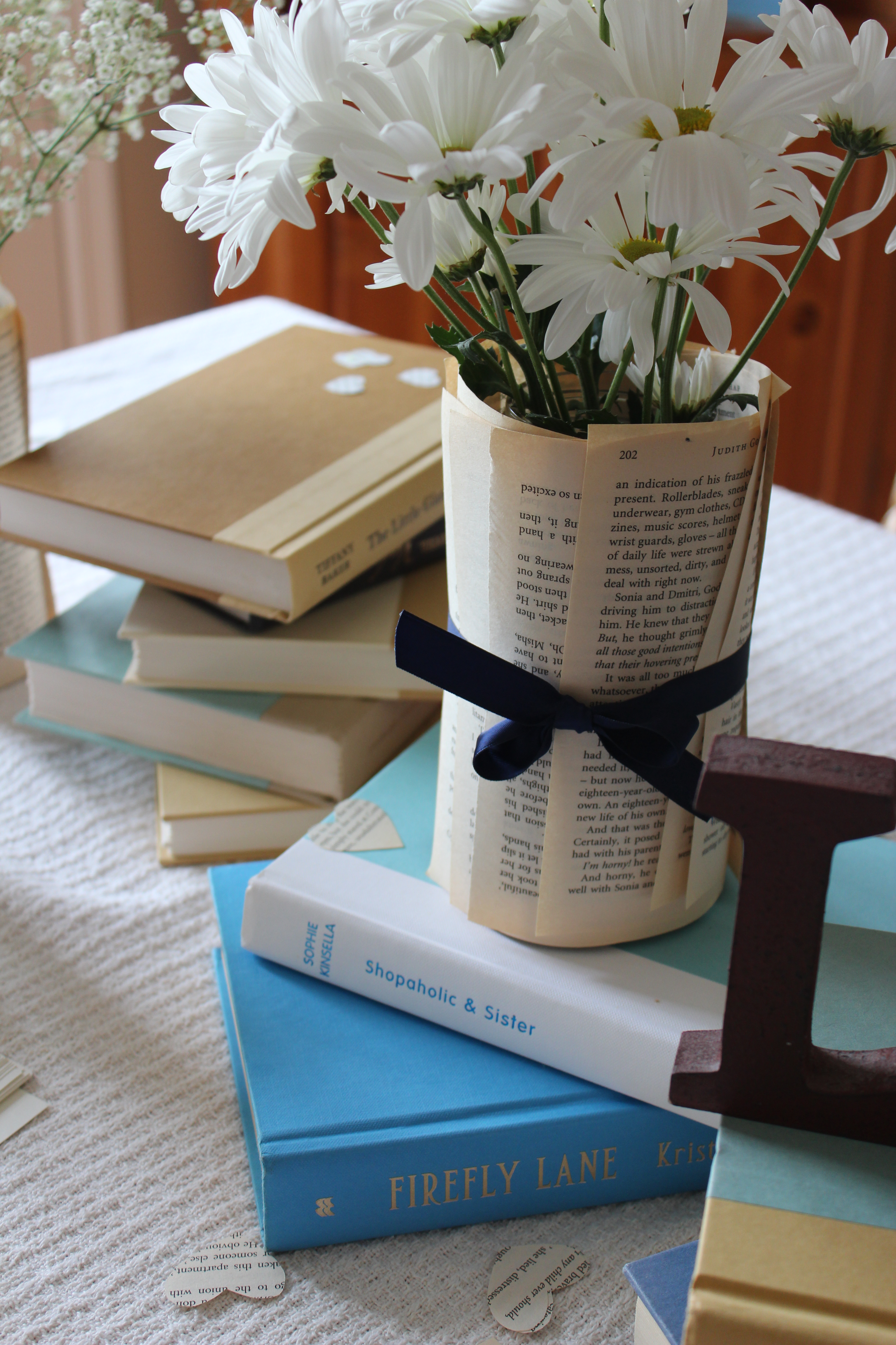 book page vase centerpiece - Ice Cream Off Paper Plates