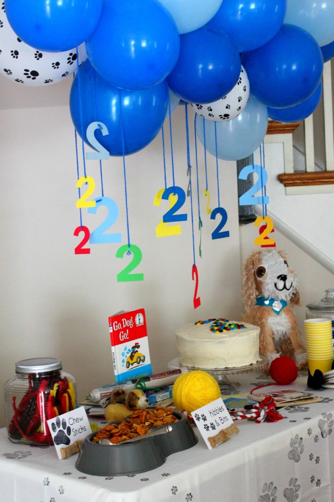 puppy-party-dessert-table-and-balloons