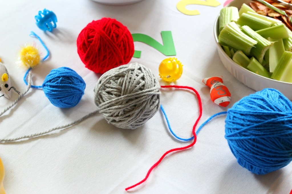 yarn-balls-party-tablescape