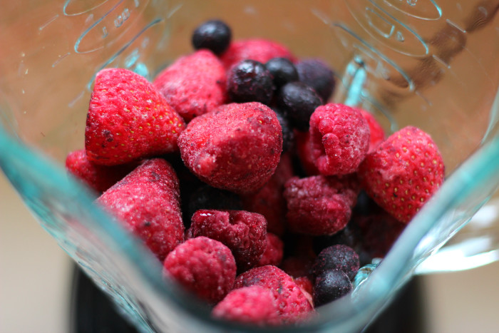 frozen greek yogurt berry bars