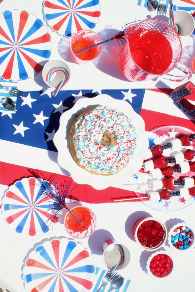 outdoor 4th of july party table