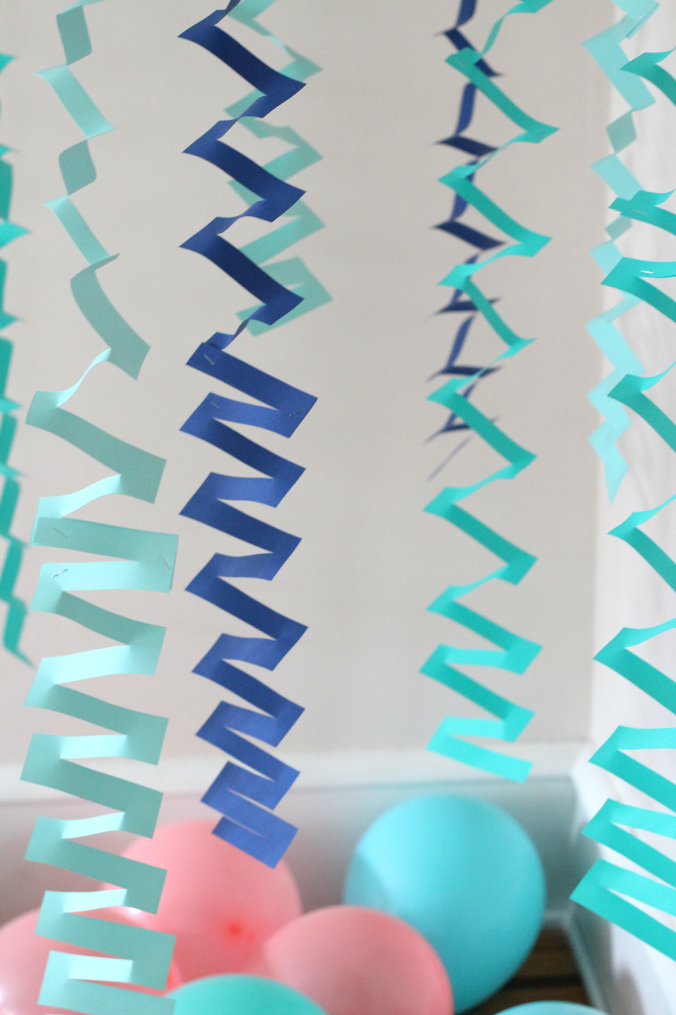Party decoration: Accordion streamers!