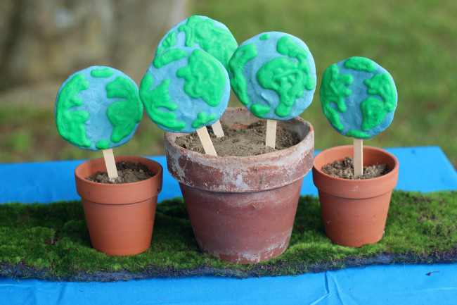 Earth Day Treats - Frozen Greek Yogurt pops in flower pots