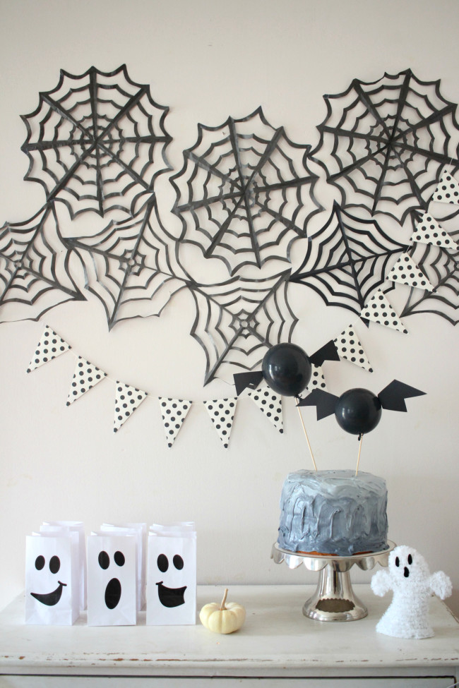 Spooky Black & White Halloween Party Ideas