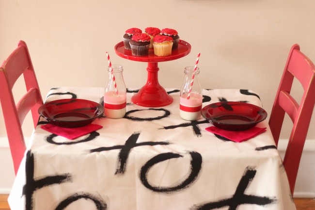 Valentine's Day Party Ideas XOXO - tablescape